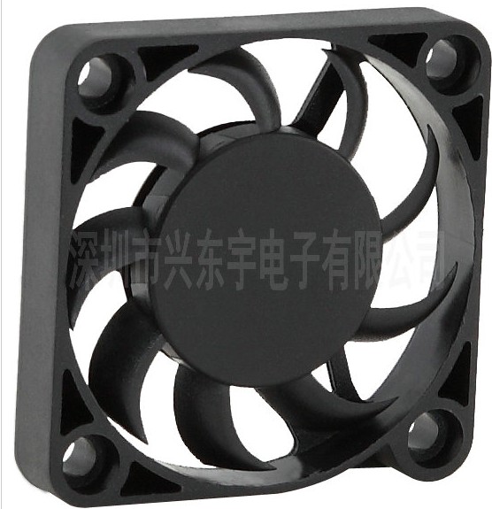 安防設(shè)備散熱風(fēng)扇我的特點(diǎn)，一覽眾山小！?